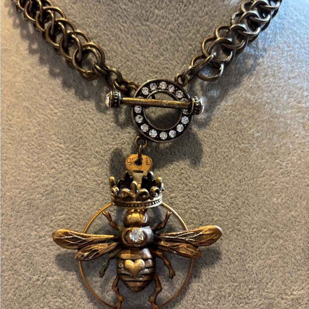 Gold “Queen”Bee Pendant Necklace on vintage chain!